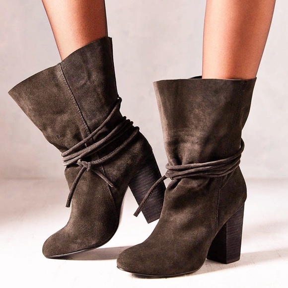 A must have, Ecote Anthro Suede Brown Slouch Ankle Tie Boots 7 - Picture 1 of 4